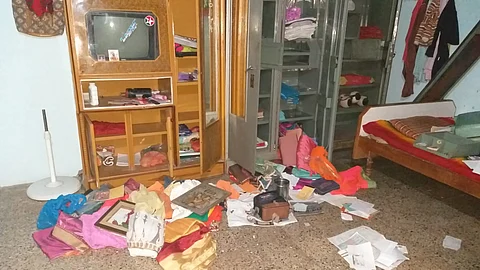 cash, gold were stolan by thief in eight places of rahuri