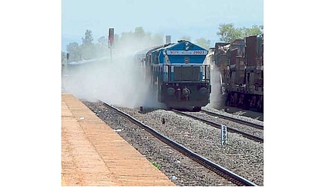 किर्लोस्करवाडीला सहा रेल्वेंना थांबा मंजूर