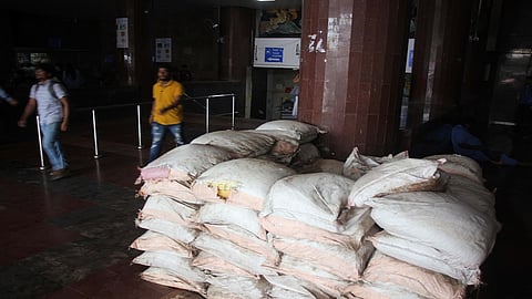 वाशी स्थानकातील बंकर कुत्र्यांचे निवासस्थान बनले आहे