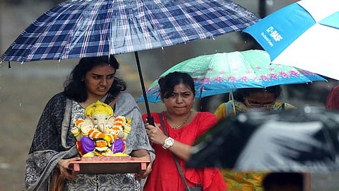 गणरायाच्या आगमनाला जोरदार पर्जन्यवृष्टी; पालघर, ठाणे जिल्ह्यात अंबर अलर्ट