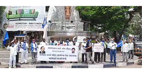 republican party of india protest against china by burning chinese products