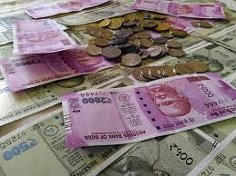 Counterfeit notes worth Rs 3 lakh seized, accused Closet