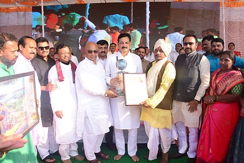 sambhajiraje awarded by maratha vishvbhushan
