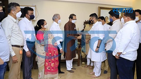 भाजपाला आणखी एक धक्का ! निवडणुकीआधीच भाजप नेत्याने शिवबंधन बांधून केला शिवसेनेत प्रवेश