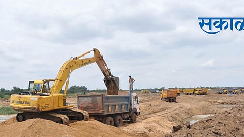 sand truck was caught by police on Bambhori bridge jalgaon