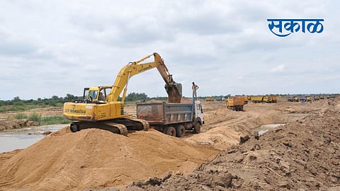 tehsildar organization agitation for arrest of accused in sand smuggling in yavatmal