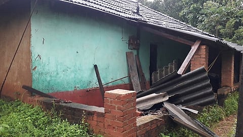 heavy rain in sawantwadi damage house and cowshed