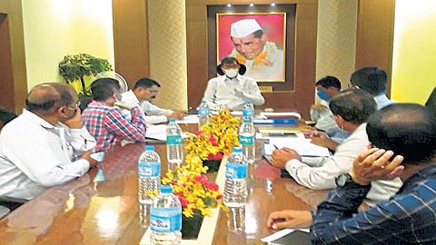 गृहमंत्र्यांसमाेर त्याचे गंभीर वर्तन, कदाचित मोठी किंमत मोजावी लागली असती