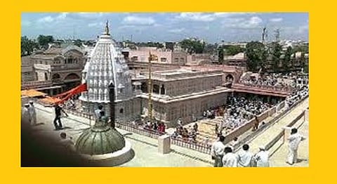 Akola News Shegaon economic cycle breaks, Vidarbhas Pandharti workers starve, businessmen also helpless