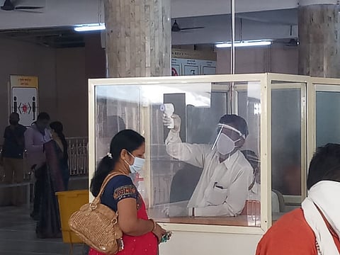 Akola News: Shegaon pattern of touchless darshan system, Gajanan Maharaj darshan brings happiness to devotees