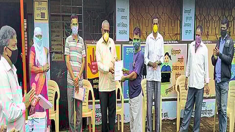 Swadhyay Booklet Given To Students Who Do Not Have Online Facility Kolhapur Marathi News