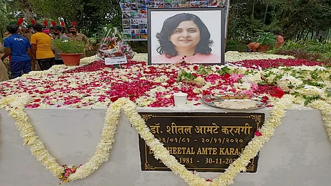 Amte family is absent on condolence meet of Doctor Shital amte