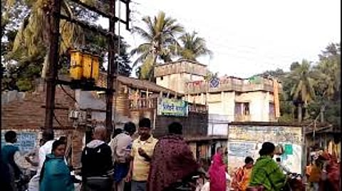 Bebnaw among the merchants in Shrirampur