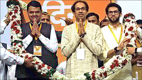 M Fadnavis attends Shiv Senas 53rd foundation day