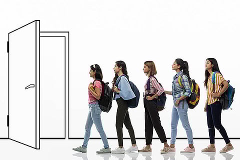 coronaVirus: akola Hotels closed; Six thousand students home