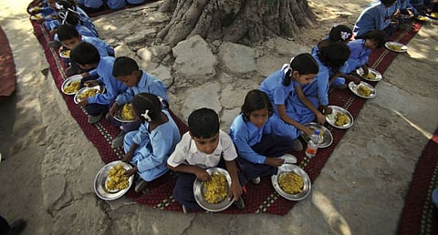 Students in urban areas are deprived of free grains
