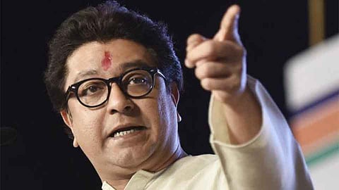 पाकिस्तानचे पाणी अडविण्यासाठी अमित शहांना नदीत बसवणार आहात का ?