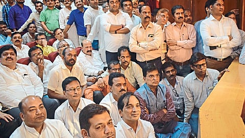 किरीट सोमय्या आले ‘जमिनीवर’; भाजपच्या कार्यक्रमातील फोटो व्हायरल