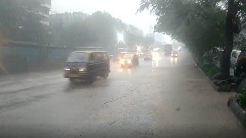 rain in mumbai thane suburban area disrupts routine work