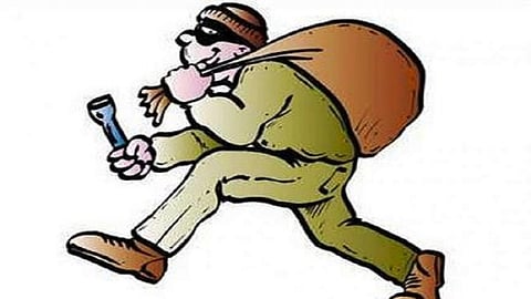 gangavesh area crime case three thief stole the old woman jewellery