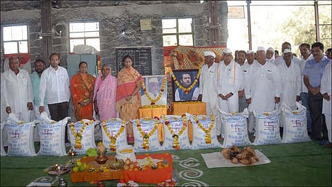 शेतकऱयांनी ऊसतोडी बाबत काळजी करू नयेः मोनिका राजळे