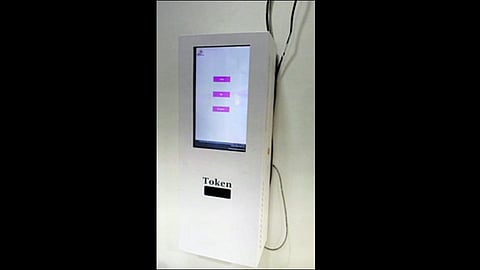 वारजे-कर्वेनगर क्षेत्रीय कार्यालय ः करसंकलन विभागातील वापरात नसलेले टोकण यंत्र.