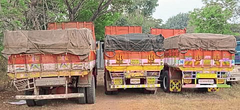 Three trucks transporting illegal sand were seized at Palus