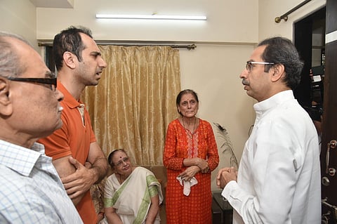 uddhav thackeray visits family of Vikas Sabnis
