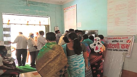 Vaccination crowd at Bagni Health Center; Officer absent