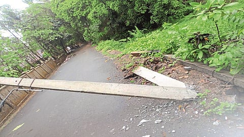 Damage in Sindhudurg due to storm over Rs 4 crore