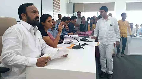 MP Supriya Sule meets The collector of lakhevadi village taluka indapur