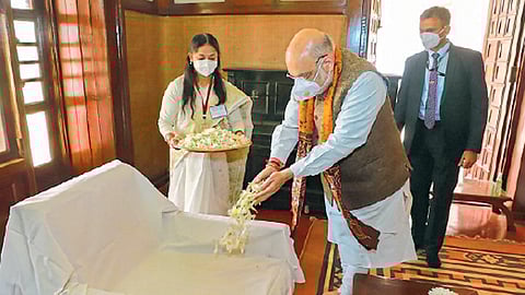 अमित शहा यांची ‘विश्वभारती’ला भेट