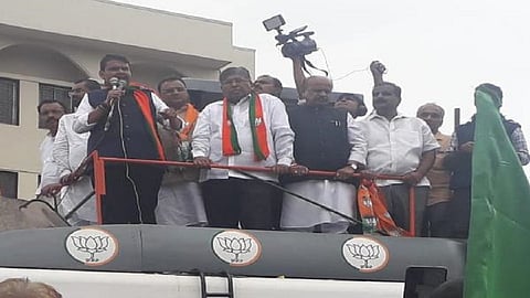 ‘जयंत पाटीलांना अमोल कोल्हेंचा आधार’; इस्लामपुरात मुख्यमंत्र्यांचा टोला