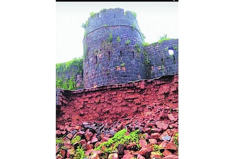 Orders were issued to stop the fall of Vijaydurg fort
