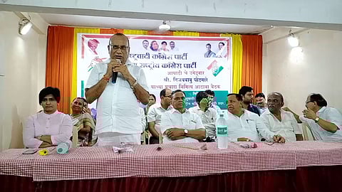 वाडी : कार्यक्रमात बोलताना विजय घोडमारे व उपस्थित अन्य मान्यवर.
