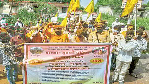 भंडाऱ्याच्या उधळणीत वाघ्या-मुरळींचा माेर्चा; आर्थिक पॅकेजची मागणी