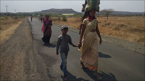 12 year old girl died after walking 100 kms due lockdown at chhattisgarh