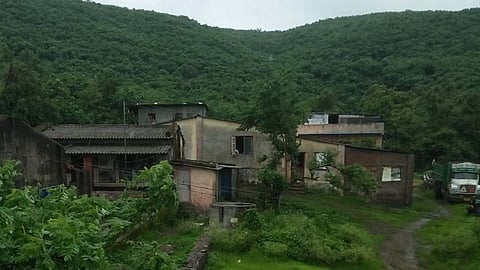 बापरे! मावळातील हे गाव महिन्यापासून अंधारात