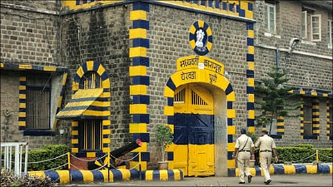 prisoner suicide in Yerawada jail