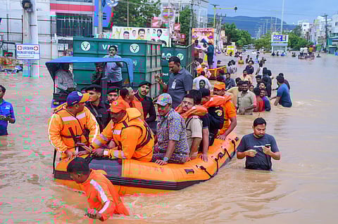 10 more killed as heavy rains pound Telangana, Andhra Pradesh for second day