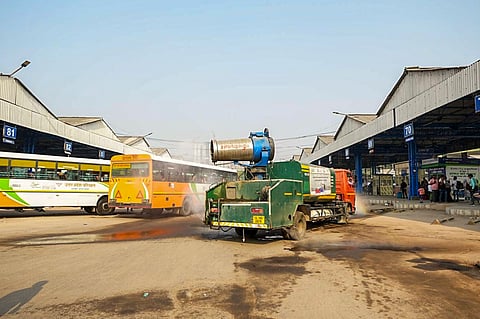 Delhi faces pollution woes, air quality continues to be 'poor'