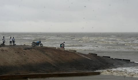 IMD forecasts heavy rain in south Bengal districts as severe cyclone 'Dana' weakens post-landfall