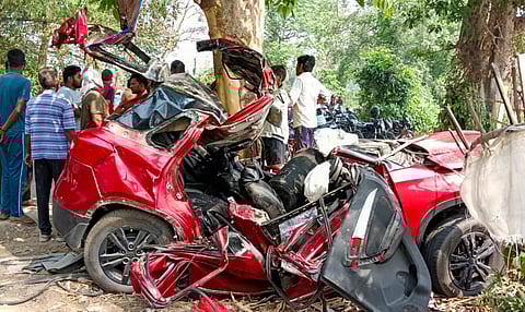 Six killed as car rams into tree in Kushinagar