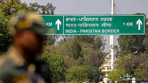 With India setting deadline, Pakistani nationals start returning through Attari-Wagah land route