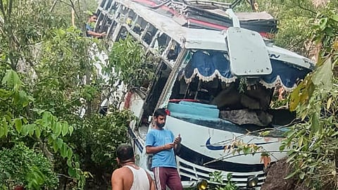 Two dead as pickup truck skids into gorge in Shimla