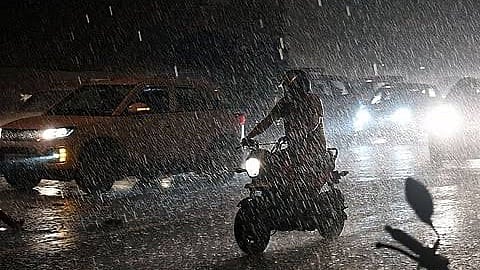 Light rain, thunderstorms hit Delhi-NCR; mercury dips sharply