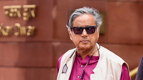 'Scorpion' remark against PM: SC extends stay on defamation proceedings against Shahsi Tharoor