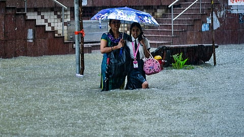 5 missing, 200 stranded in Nanded; local trains, flights hit in Mumbai amid heavy rains