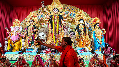 Devotees throng pandals across Bengal on Maha Navami amidst festive fervour