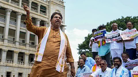 Sugarcane farmers protest: BJP leader asks Karnataka CM to quit if he can't govern